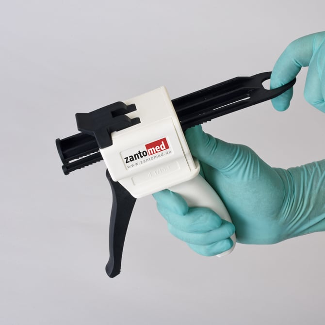 Mischpistole für die automatische Anmischung und direkte Applikation von Silikon-Abformmaterialien im Mischungsverhältnis 1:1/2:1 und 4:1/10:1.